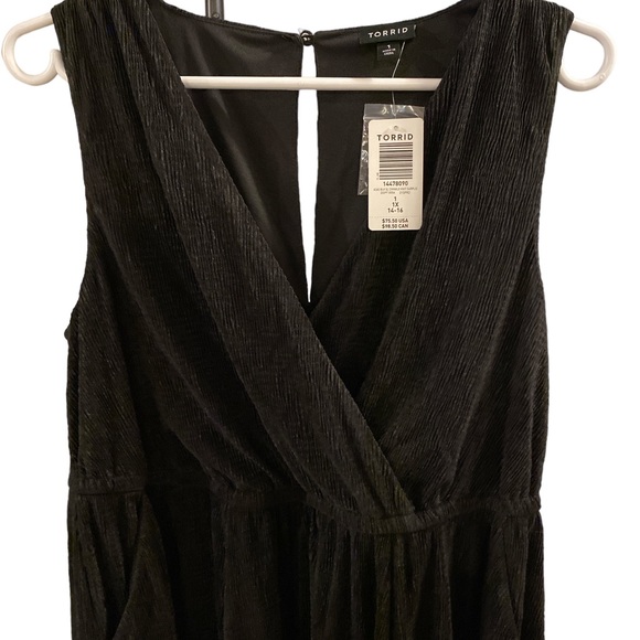 Torrid Size 1 Gauzy Crinkle Tea Length Dress in Black - Picture 3 of 3